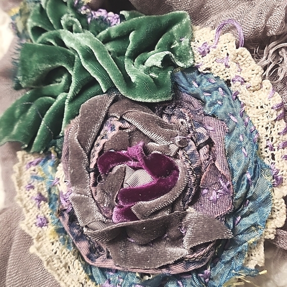 JABOT MOSSIE ANNA ARTISAN DESIGN  NWT - Picture 3 of 13